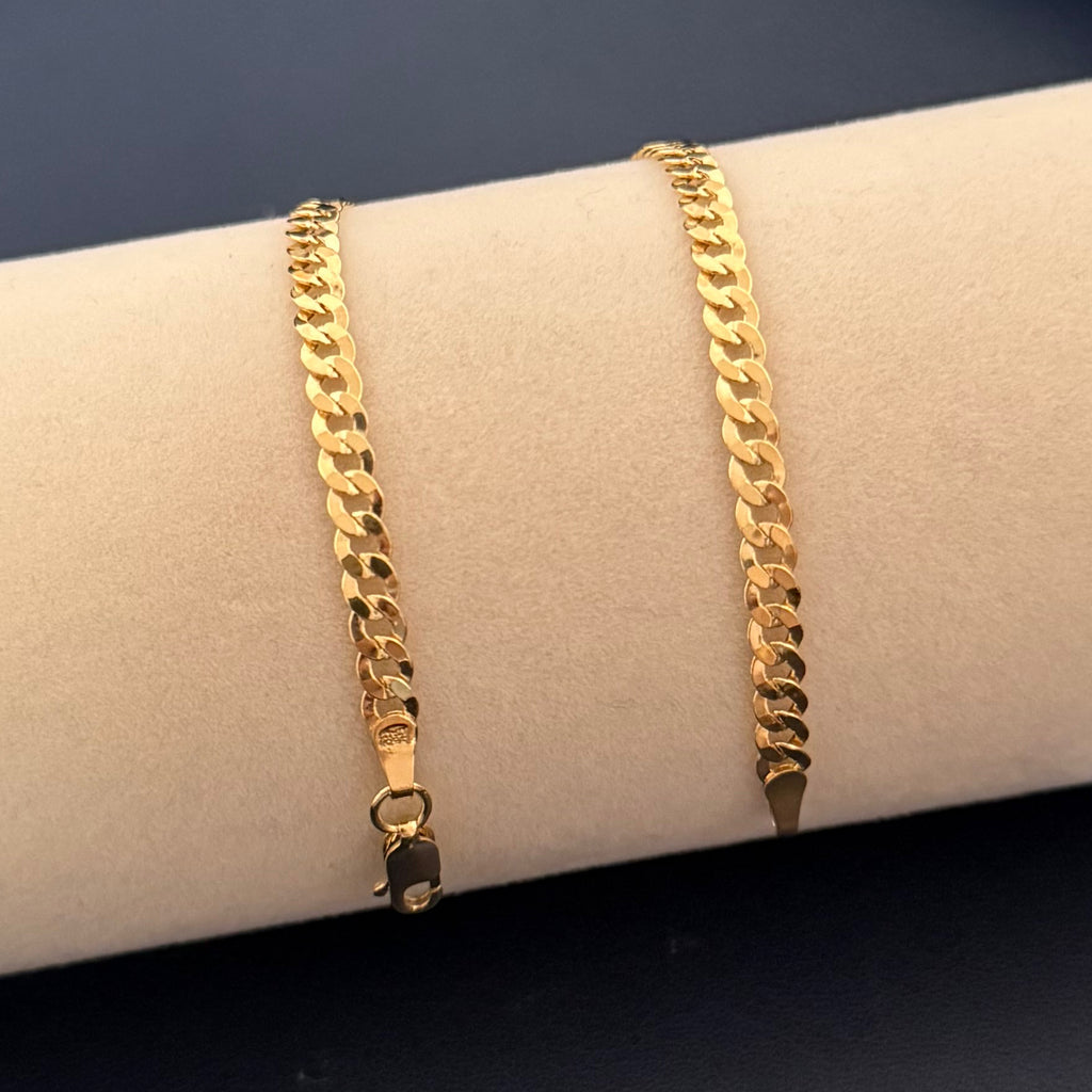 Classic Curb Link Chain Bracelet in Yellow Gold