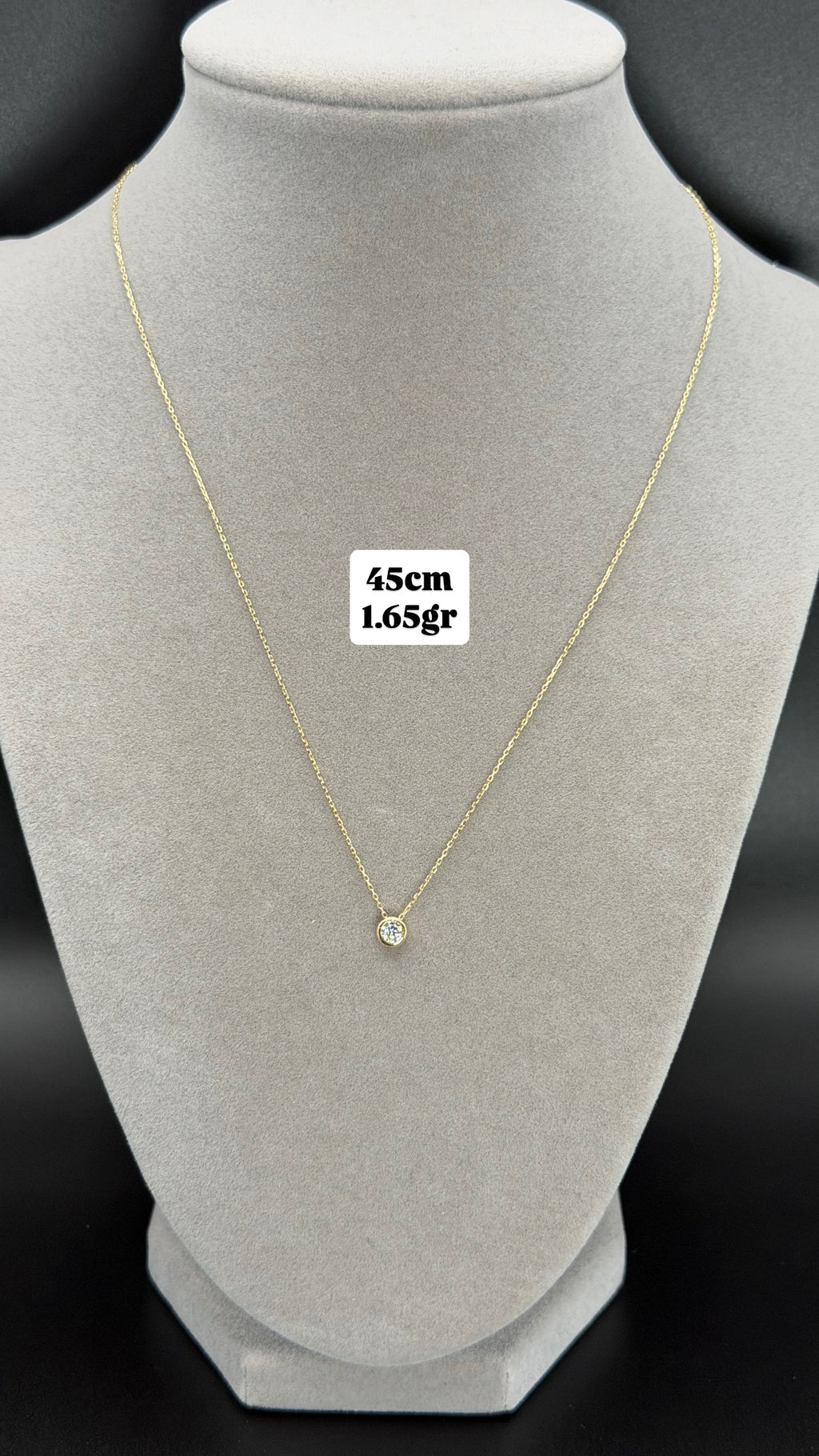 Round zirconia Bezel Pendant Necklace in Yellow Gold