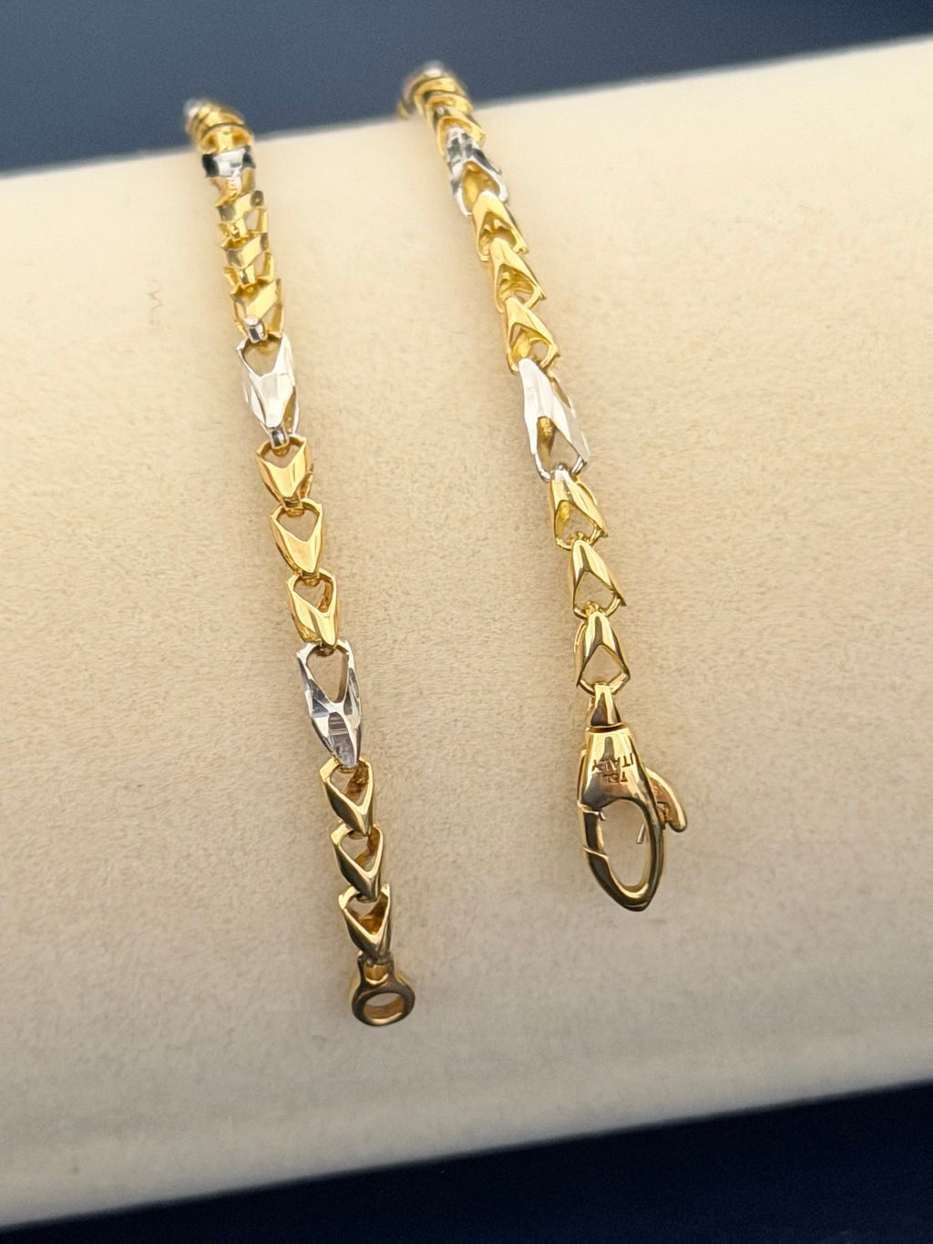 Yellow Gold Interlocking Link Chain Necklace