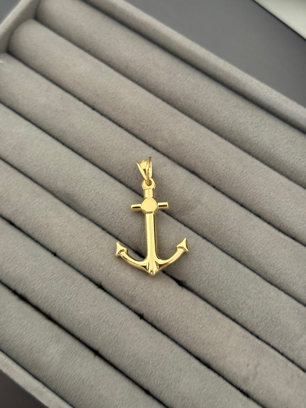 Yellow Gold Anchor Pendant