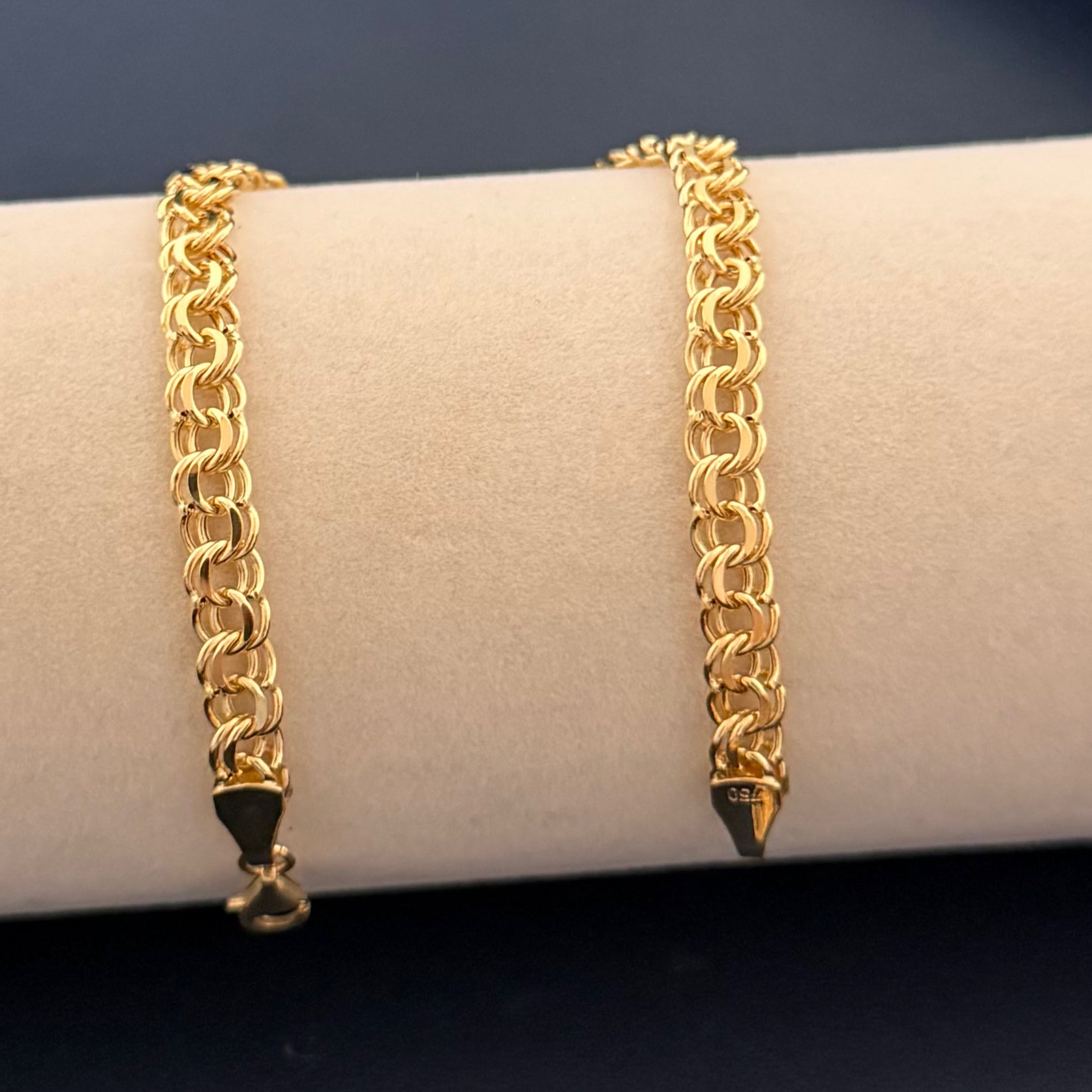 Yellow Gold Interlocking Link Chain Bracelet