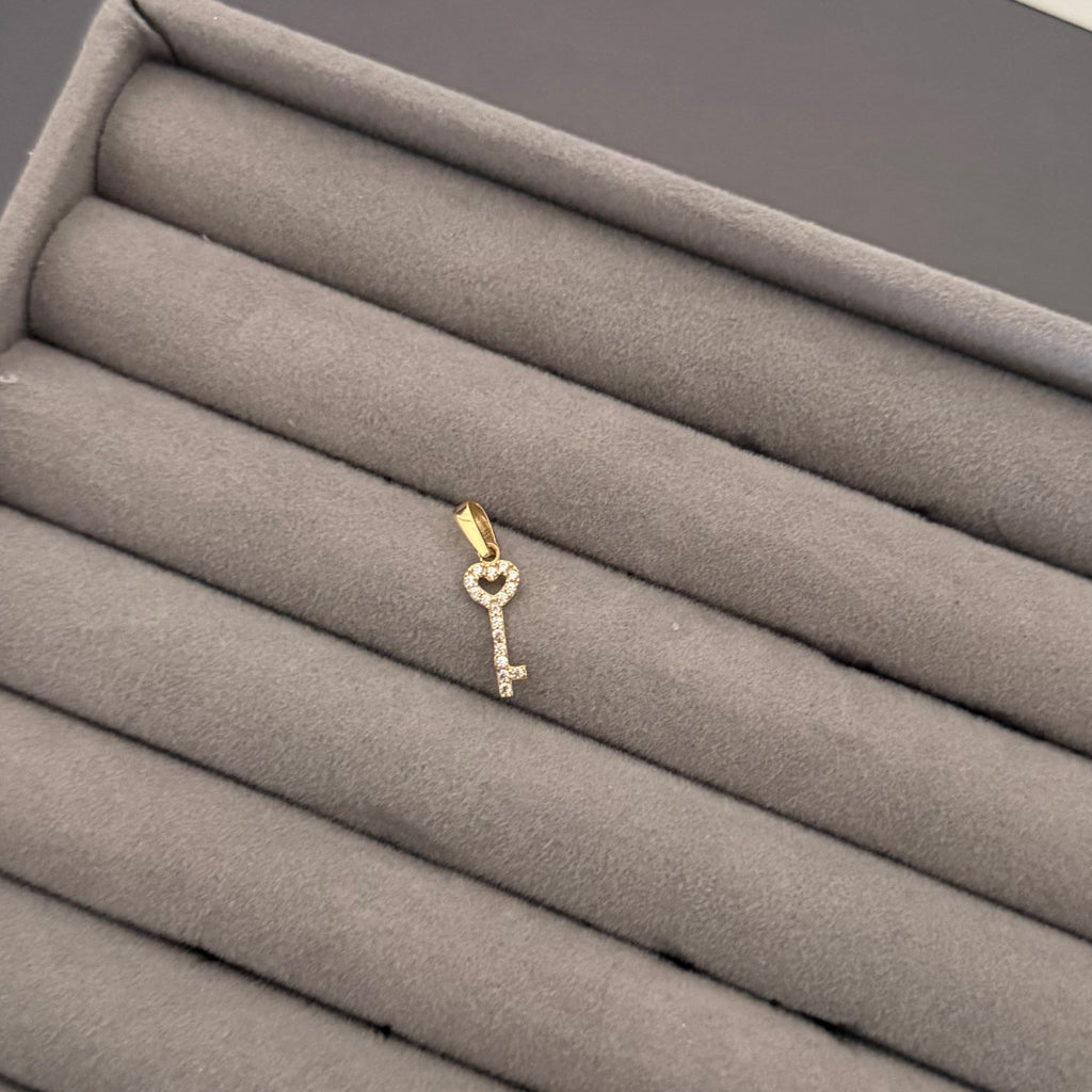 Zircon Heart Key Pendant in Yellow Gold
