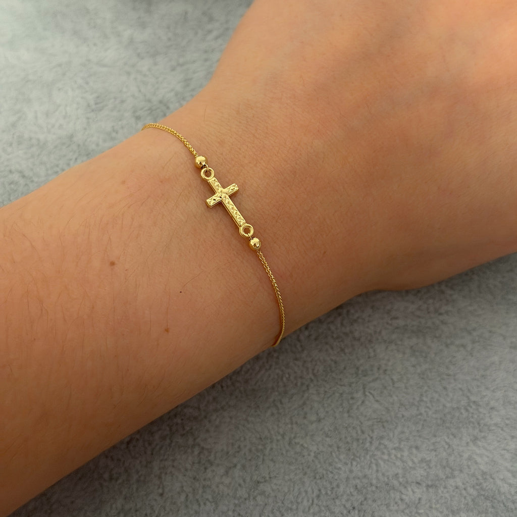 Textured Cross Chain Bracelet in Yellow Gold