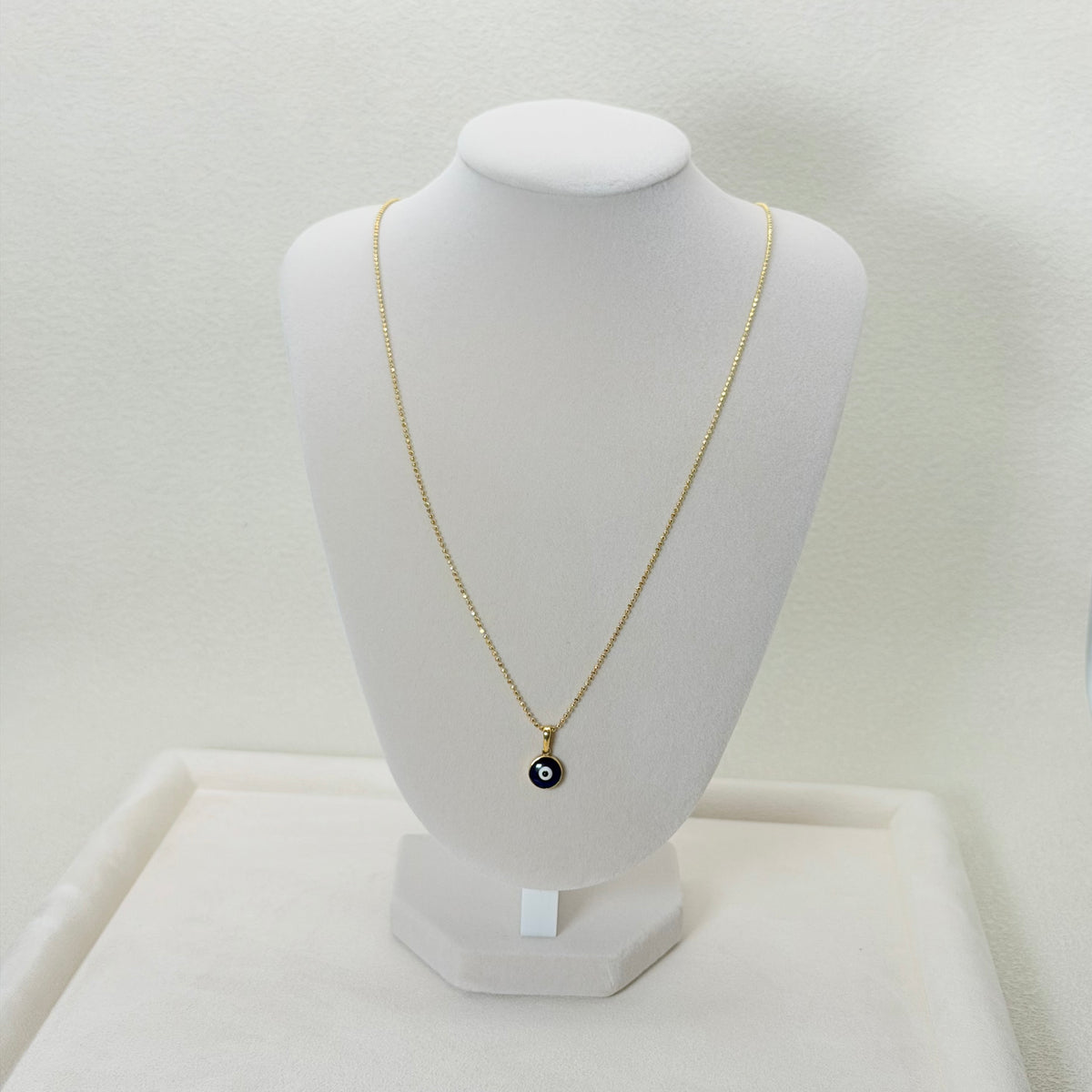 Yellow Gold Onyx Pendant Necklace