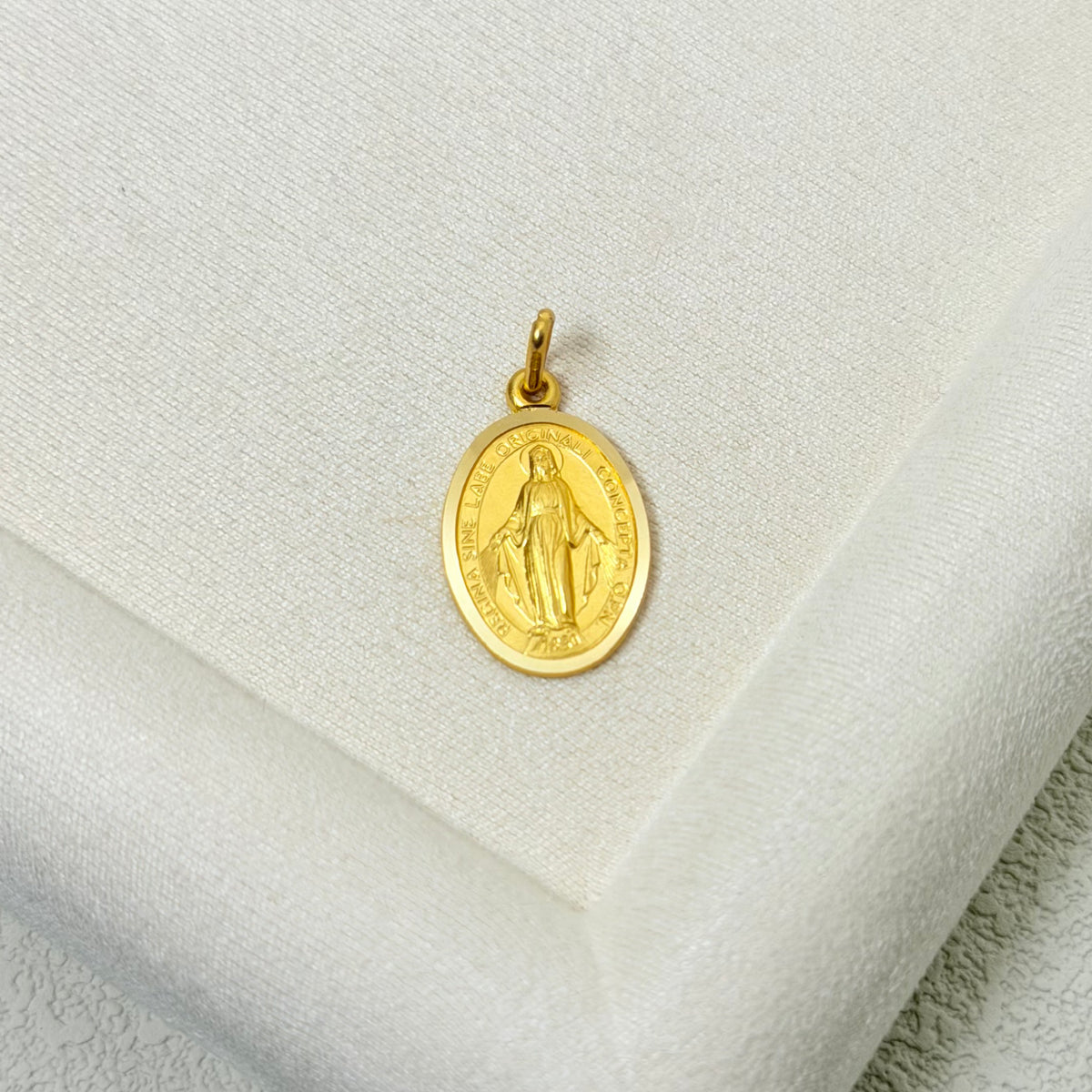 Yellow Gold Miraculous Medal Oval Pendant