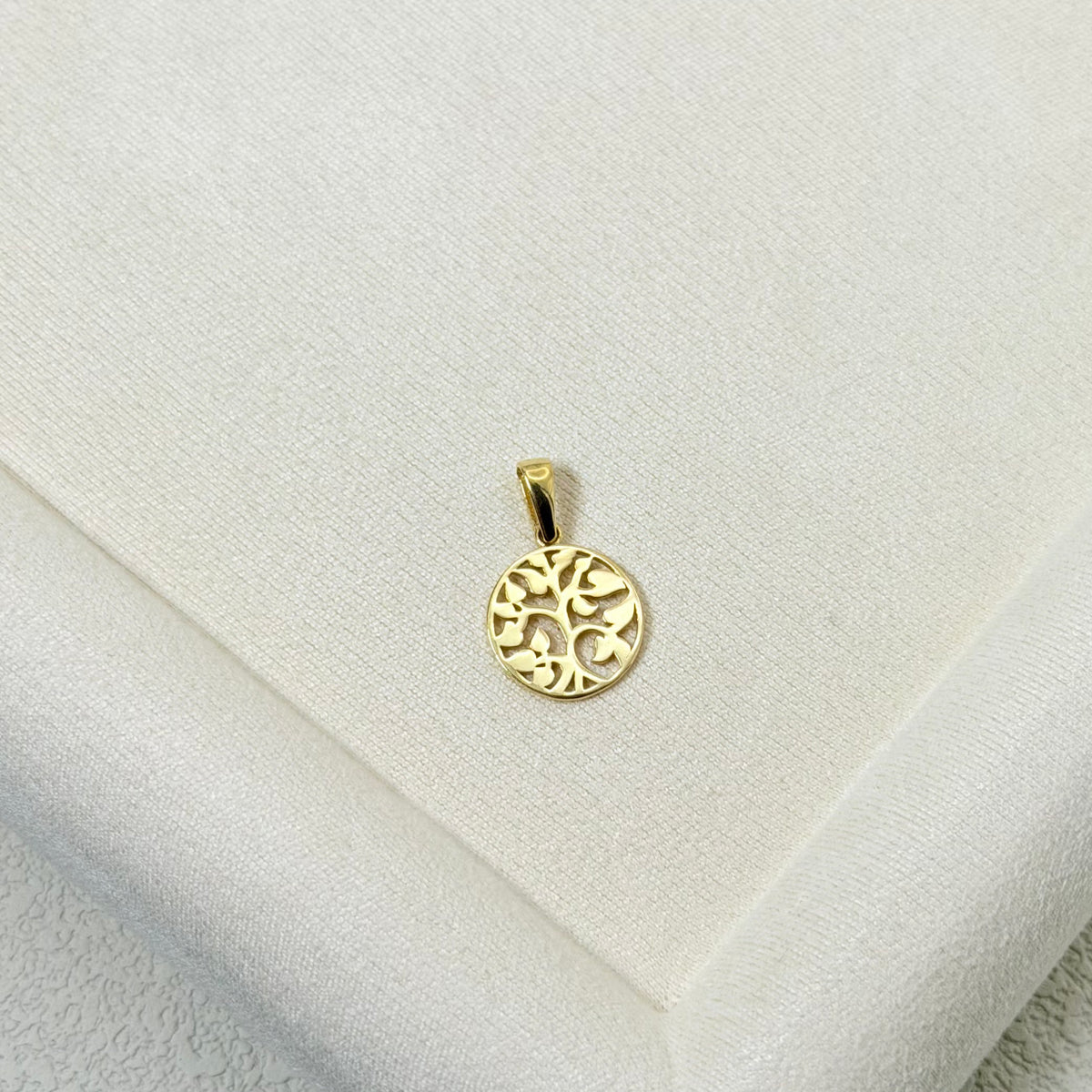 Textured Tree of Life Pendant in Yellow Gold