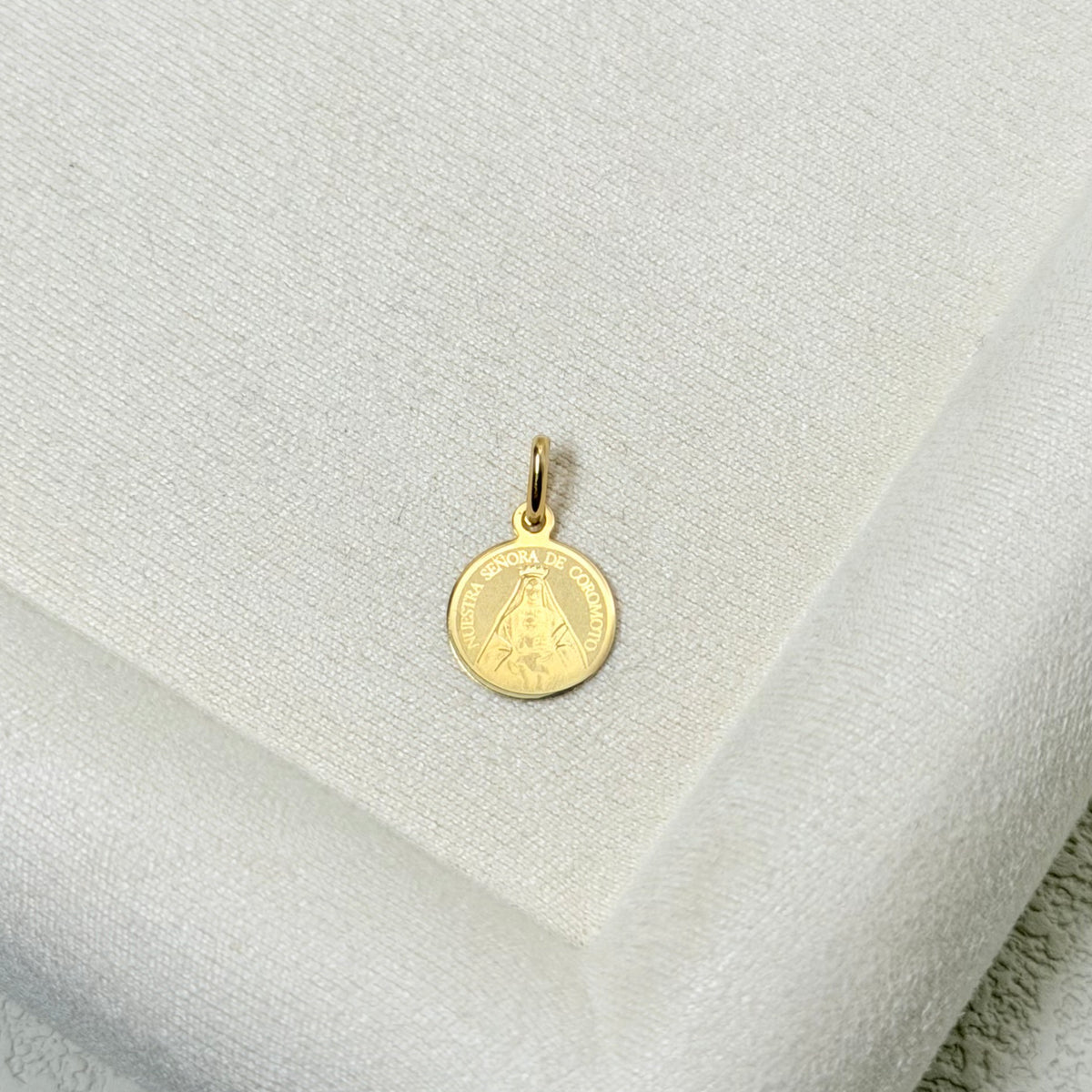 Yellow Gold Nuestra Señora de Coromoto Medal Pendant