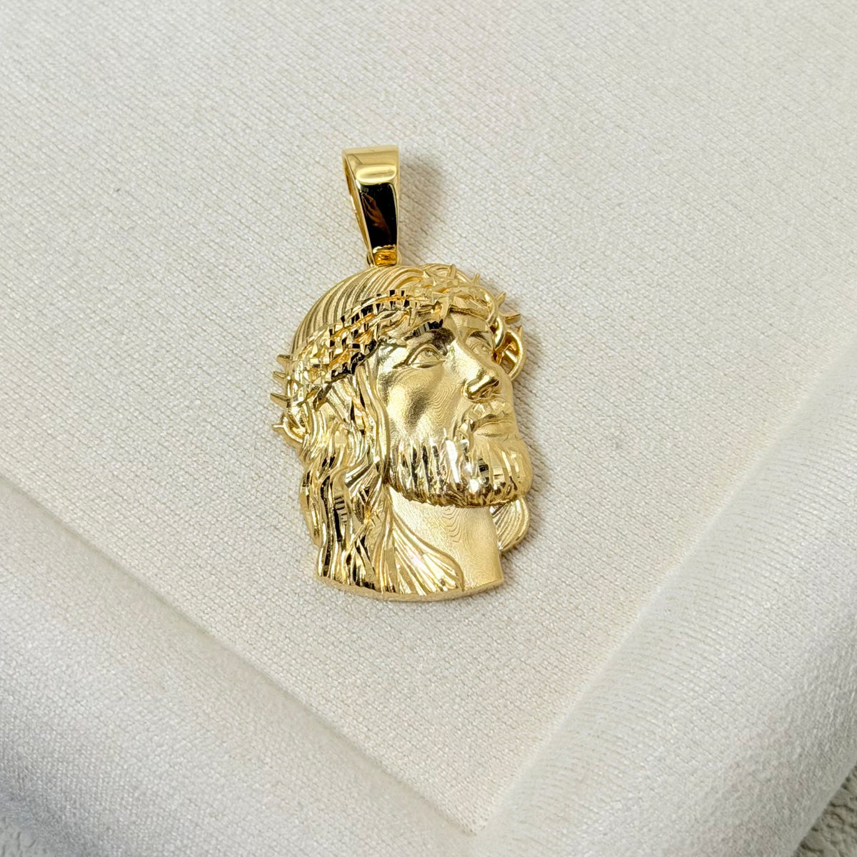 Intricate Openwork Lattice Pendant in Yellow Gold