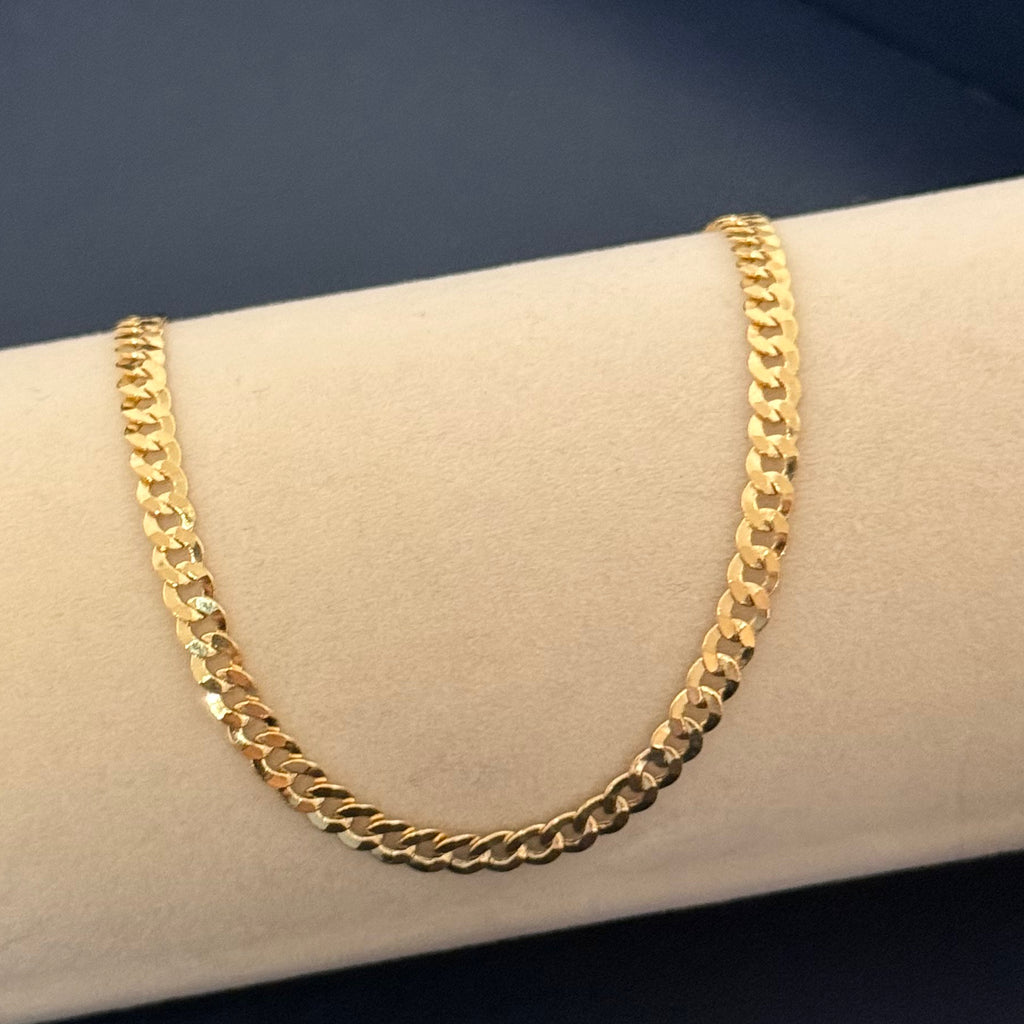 Classic Curb Link Chain Bracelet in Yellow Gold