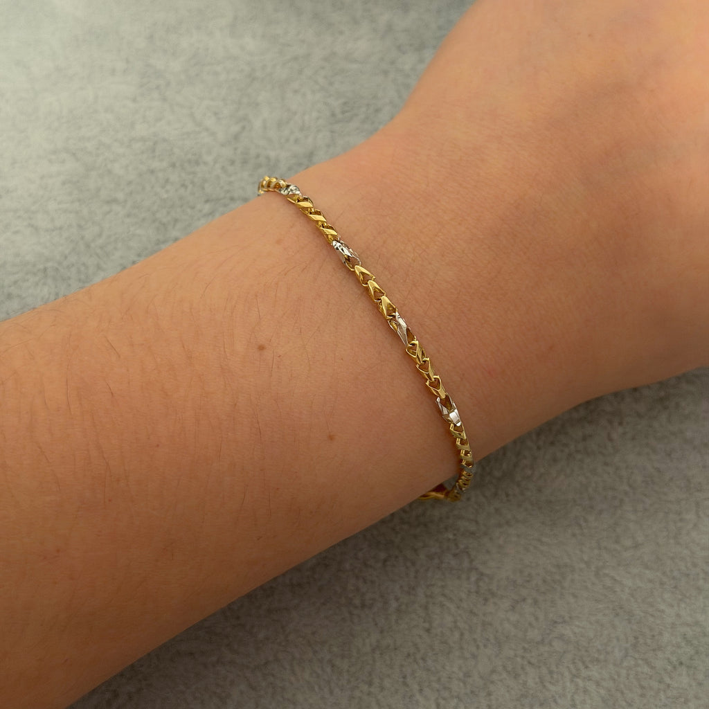 Yellow Gold Interlocking Link Chain Necklace