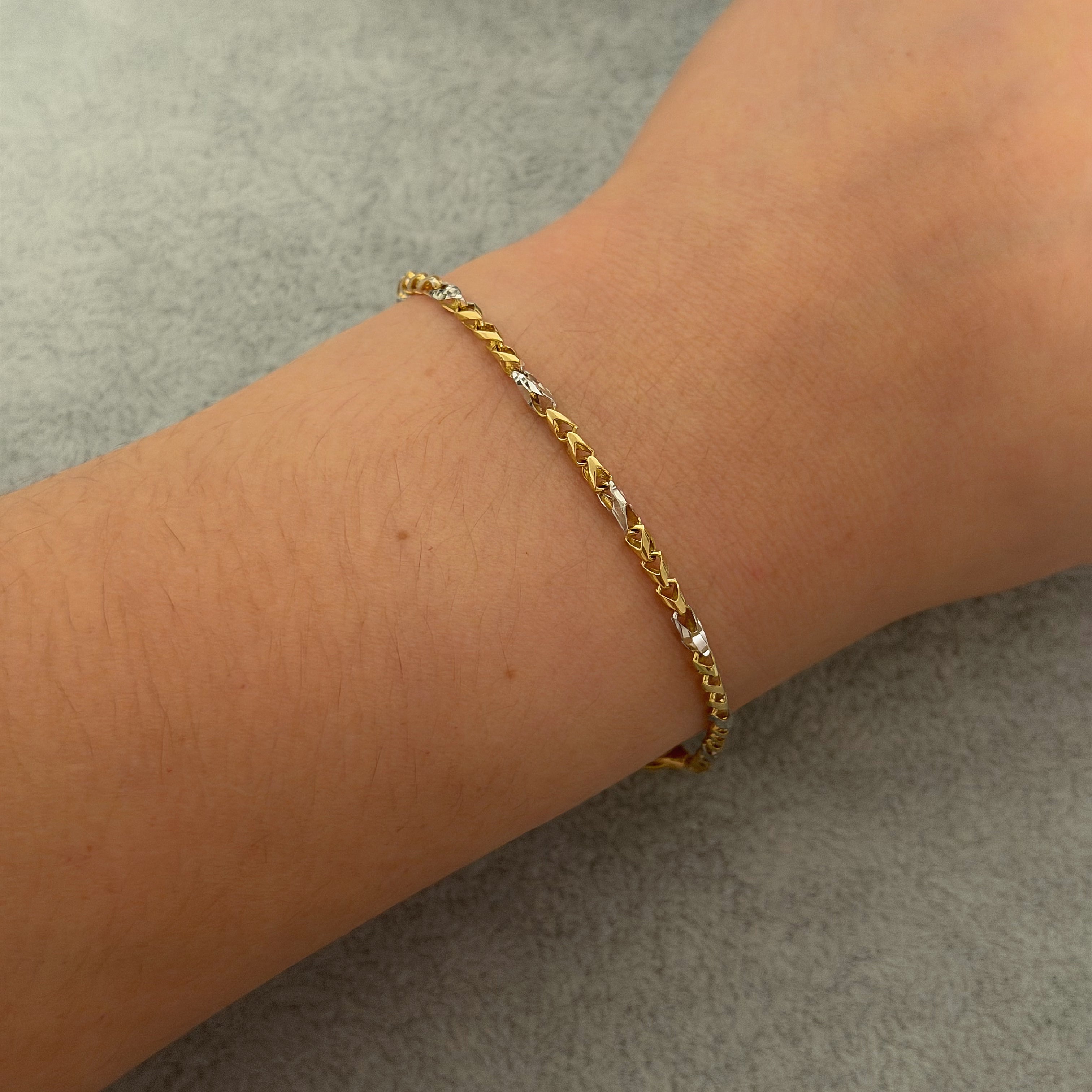 Yellow Gold Interlocking Link Chain Necklace