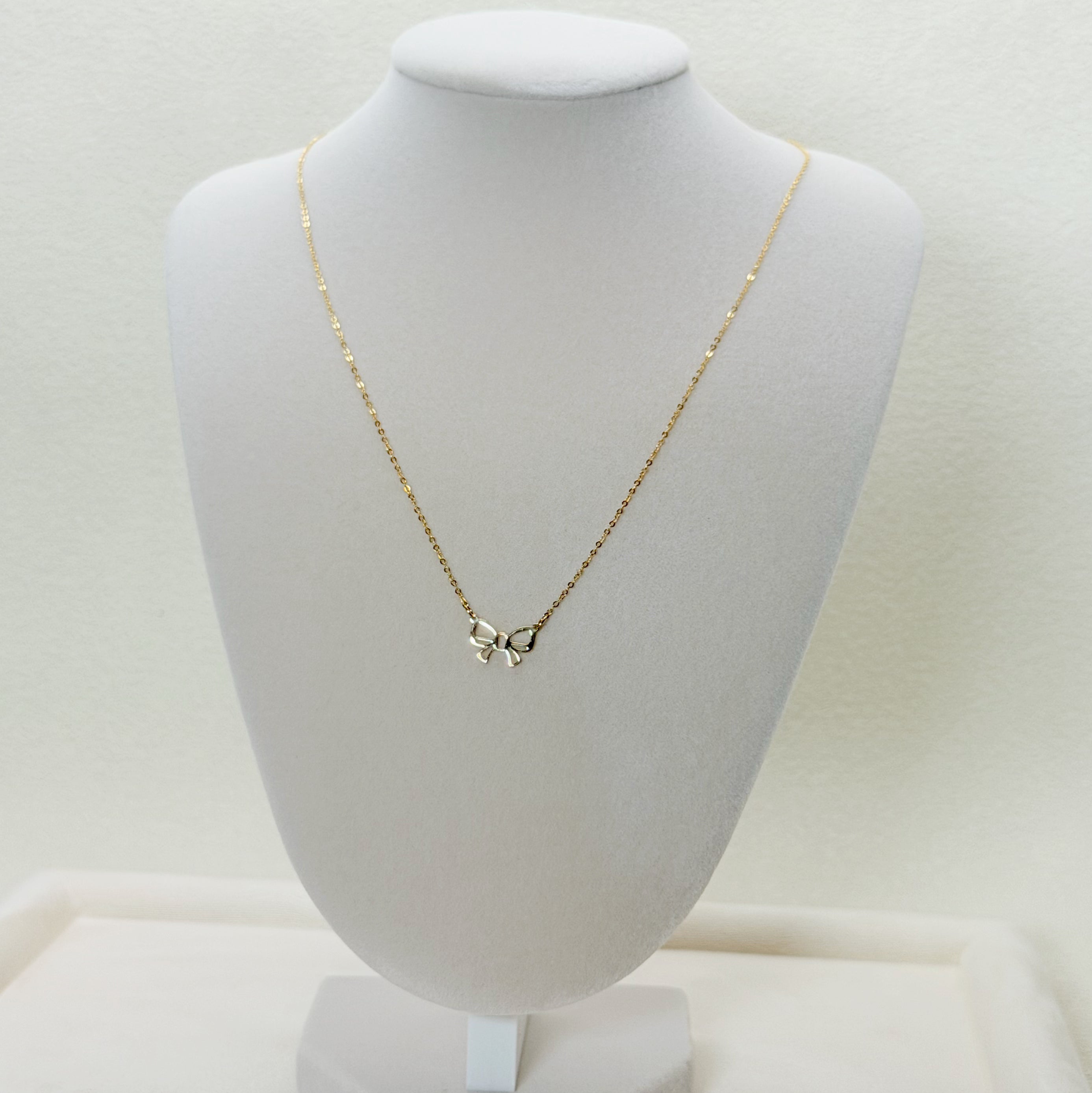 Delicate Yellow Gold Openwork Bow Chain Necklace
