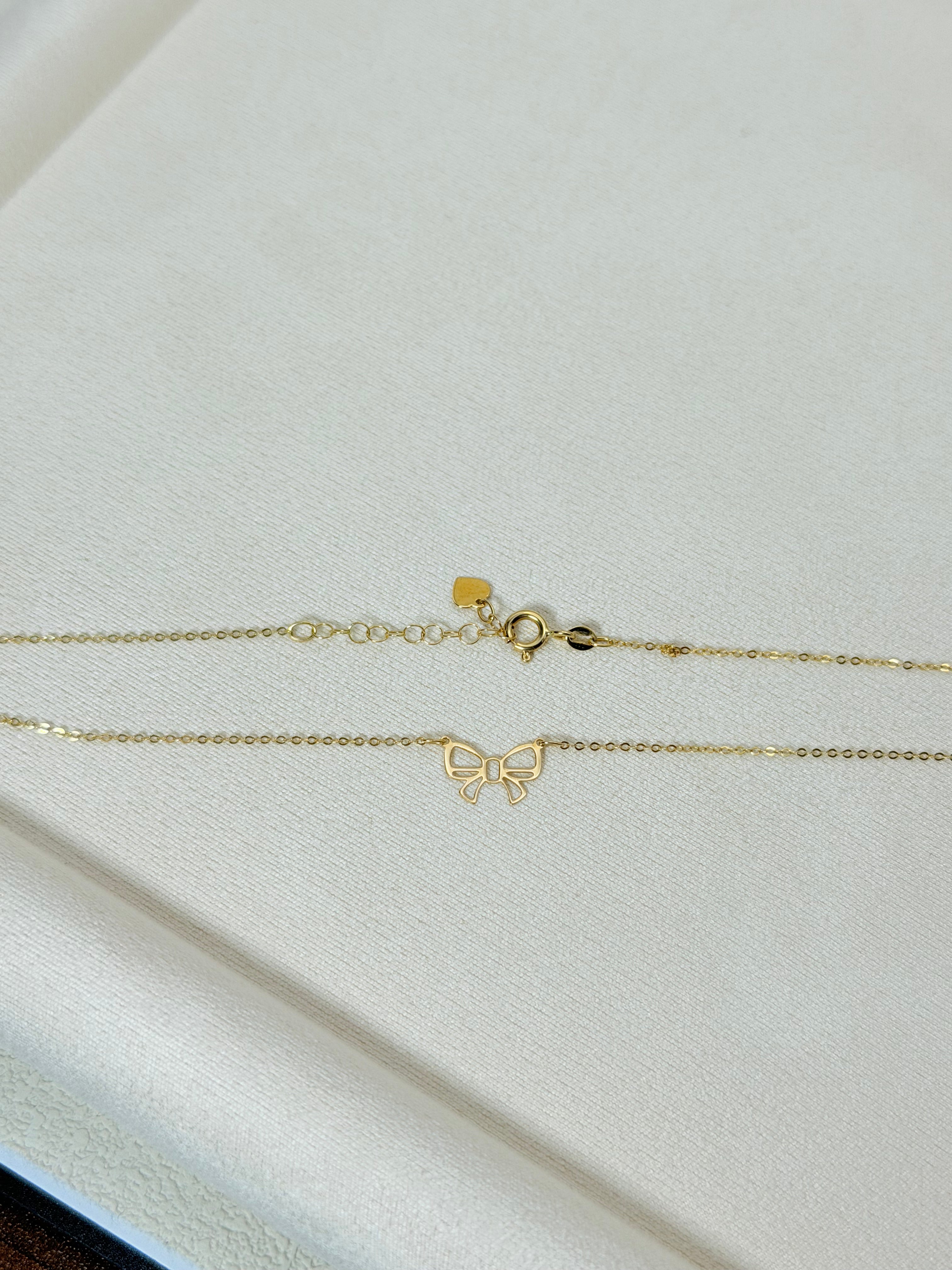 Delicate Yellow Gold Openwork Bow Chain Necklace