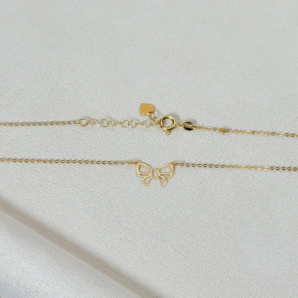 Delicate Yellow Gold Openwork Bow Chain Necklace