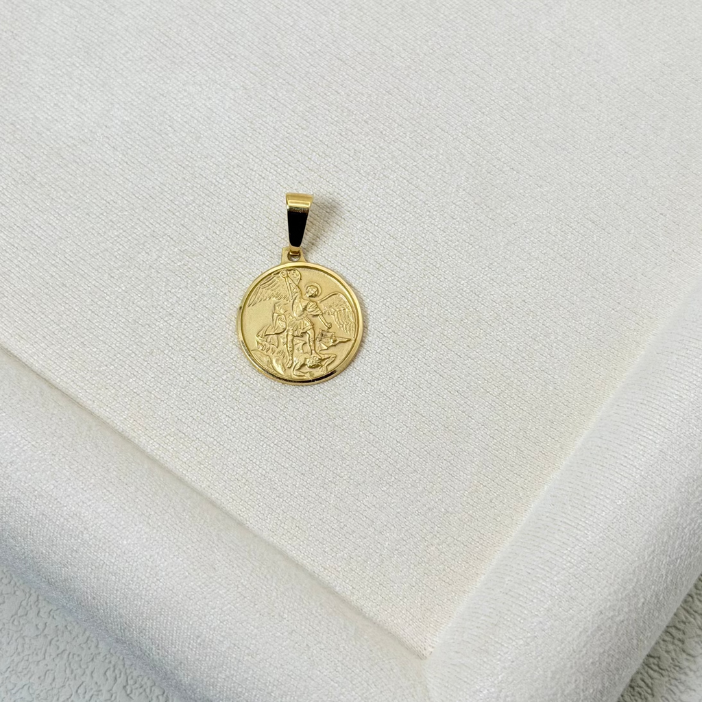 Engraved Yellow Gold Round Pendant