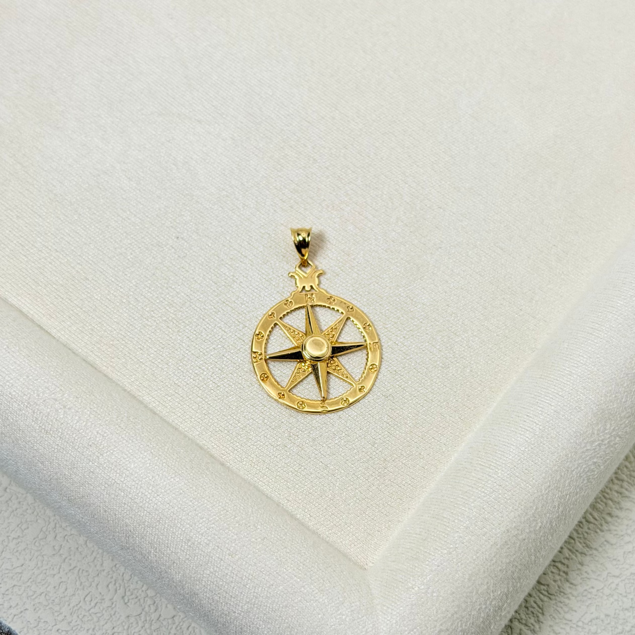 18k Yellow Gold Compass Star Pendant