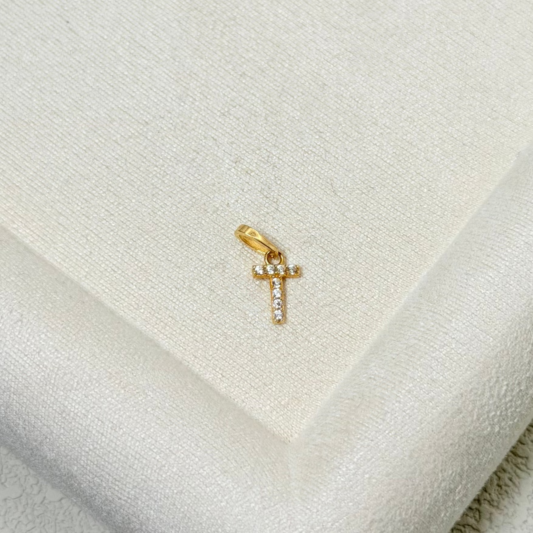 'T' Pendant in Yellow Gold