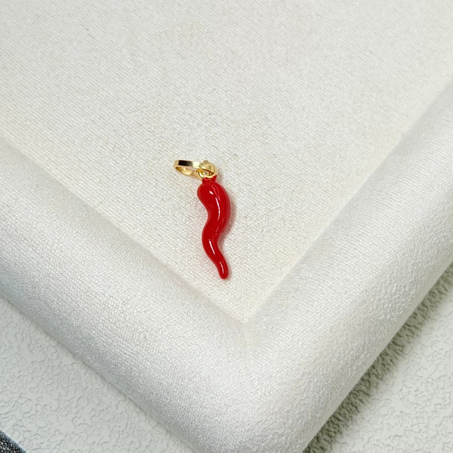 Italian Cornicello Amulet Charm in Yellow Gold